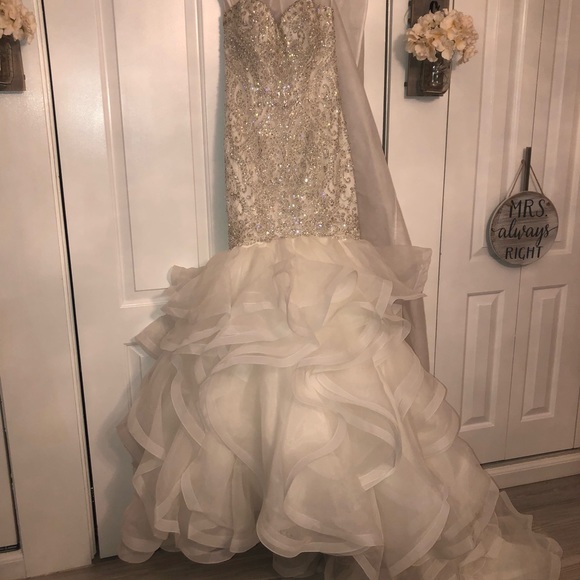 Wedding dress - Picture 7 of 8